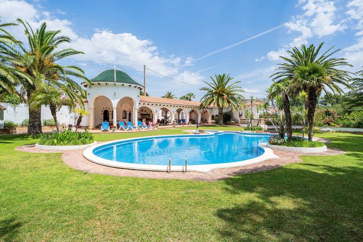 Casa rural para 14 personas, con Balcón además de Jacuzzi y Jardín en Vilanova de Escornalbou
