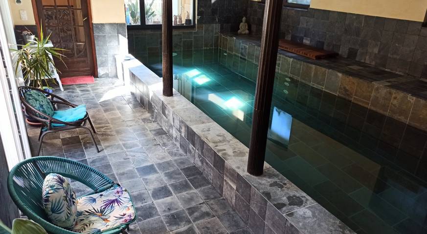 Chambre d’hôte pour 2 personnes, avec jacuzzi ainsi que jardin et sauna