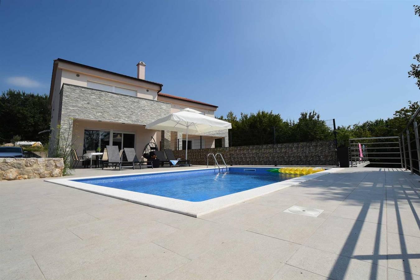Villa Sara mit privatem Pool in Malinska-Dubašnica, Krk