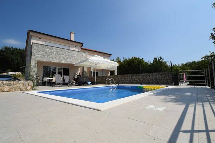 Villa für 7 Personen, mit Garten und Balkon sowie Pool - 1