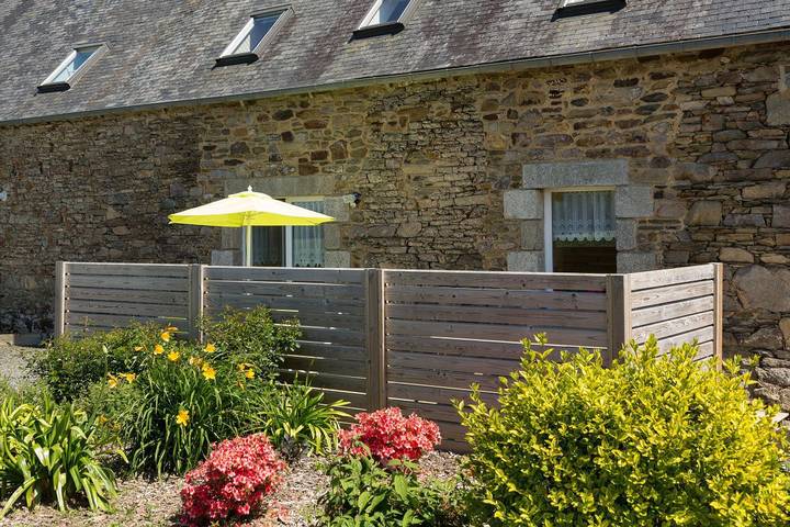 Gîte pour 4 personnes, avec piscine ainsi que jardin et terrasse, animaux acceptés à Pleudaniel - 3