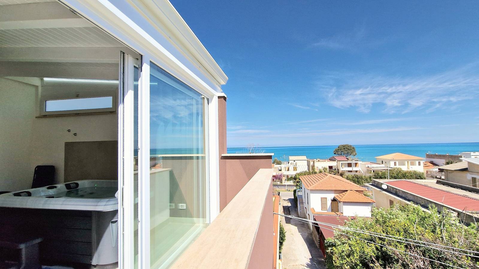 Ganze Wohnung, Ferienwohnung 'Attico Della Luna' mit Meerblick, Wlan und Klimaanlage in Alcamo Marina, Alcamo