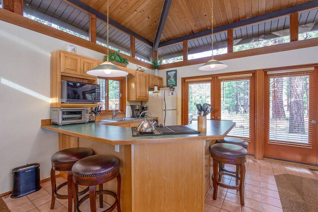 Gemütliche 2-Zimmer-Hütte, kurzer Fußweg zum Sunriver Village & Starbucks in Sunriver, Deschutes County