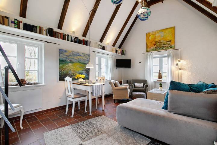 Hel lägenhet, Holiday Apartment 'Hyggelig Am Deich - Ockholm' with Private Terrace, Shared Garden & Wi-Fi in Ockholm, Nordfriesland