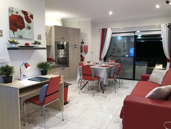 Apartamento inteiro, Ático de 2 dormitorios con vistas al mar cerca de la playa Hpi6767 in Marsaskala, Ilha de Malta