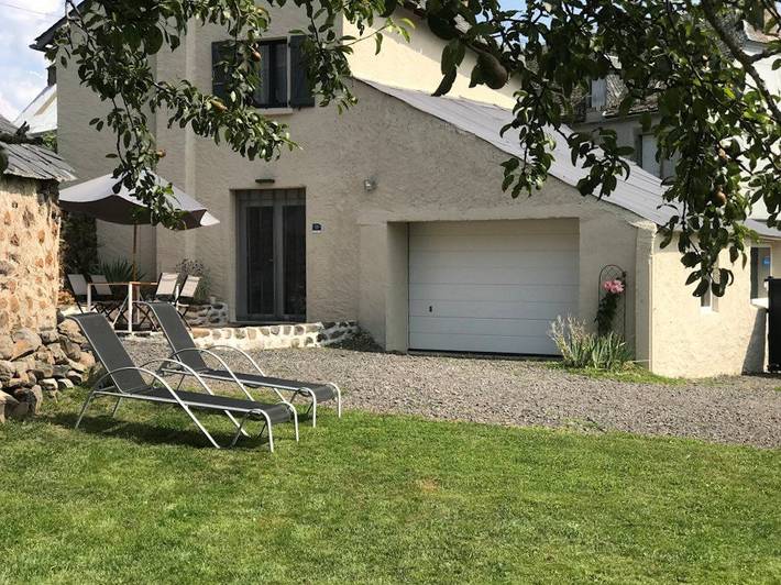Gîte pour 6 personnes, avec jardin et terrasse, animaux acceptés dans le Cantal - 3