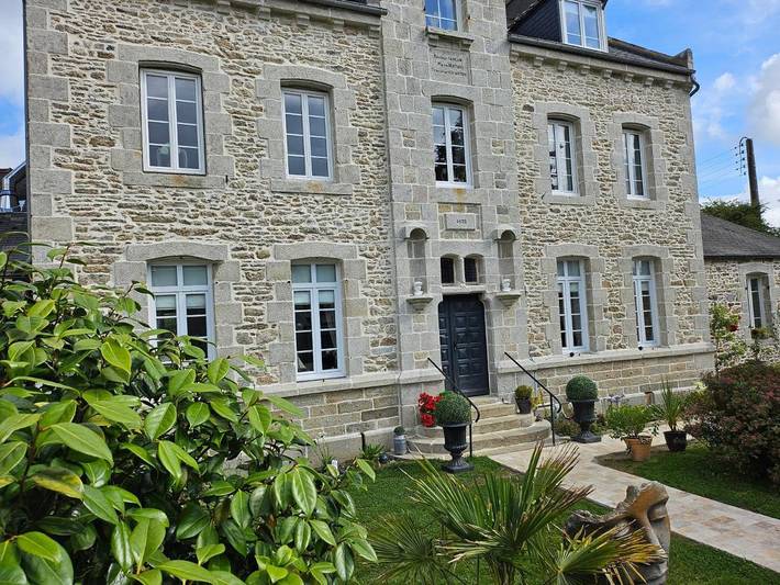 Gîte pour 4 personnes, avec jacuzzi et jardin à Lanhouarneau