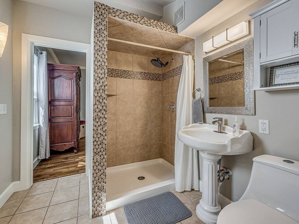 Best location in heart of Okc! Willow Tree Retreat in Oklahoma City, Oklahoma County