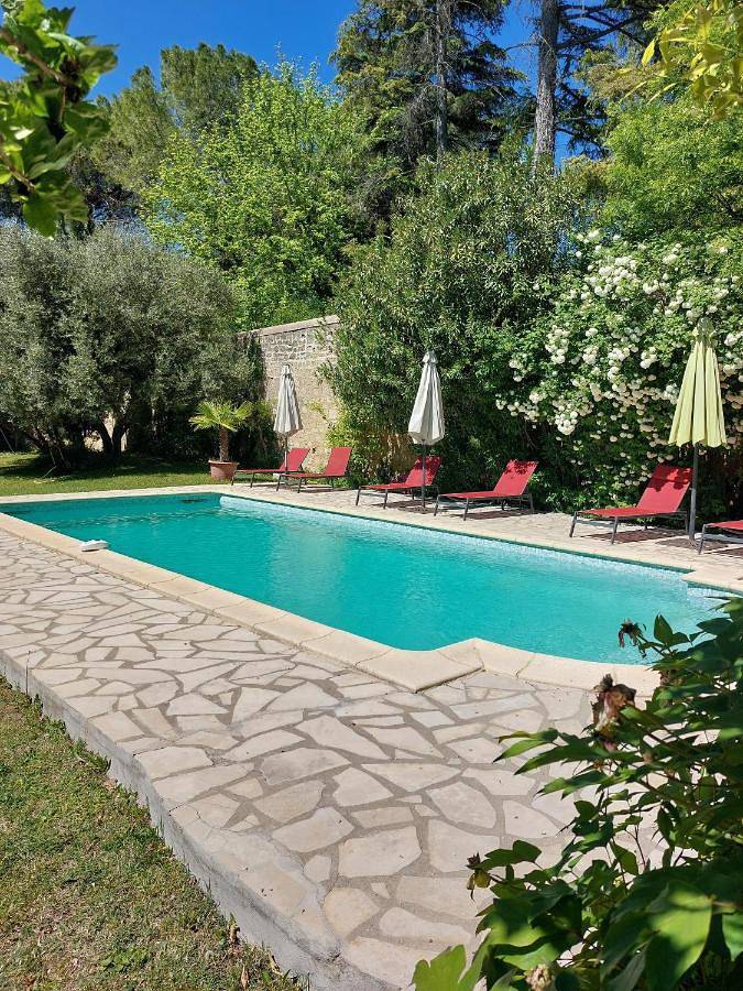 Location de vacances pour 24 personnes, avec jardin ainsi que vue et piscine, adapté aux familles à Sommières - 4