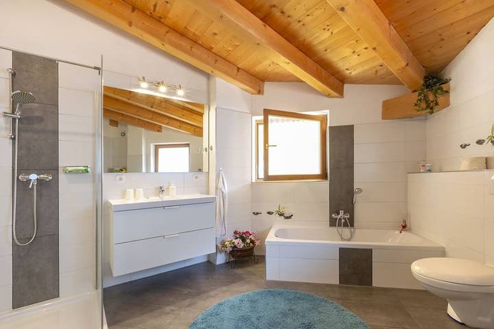 Ganze Wohnung, Apartment #1 im Haus Sophia mit einzigartigem Ausblick (Dg) in Stubaier Alpen, Oberperfuss