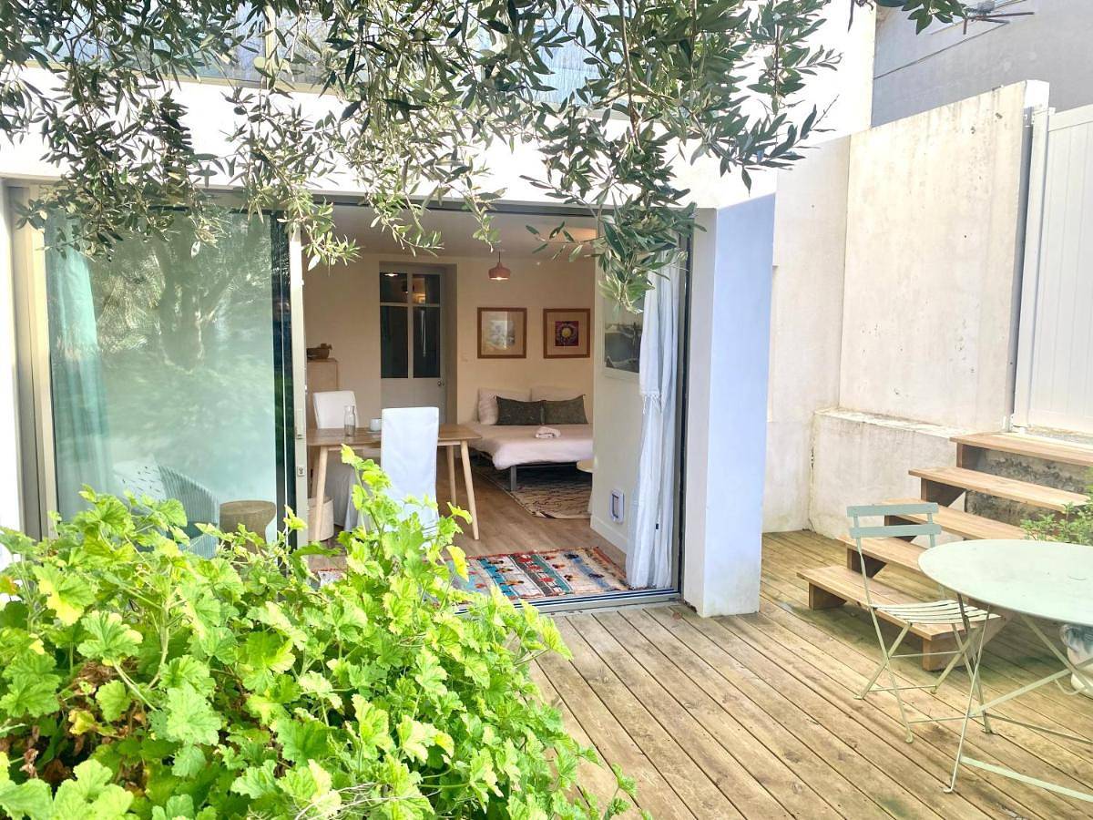 Chambre au calme sur jardin avec Terrasse in La Rochelle, Région de La Rochelle