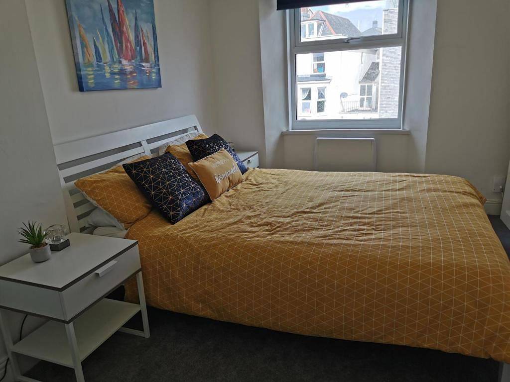 Entire holiday apartment, 2 Bed - Sleeps 4 - Sea Views - Free Parking in Plymouth, South West England