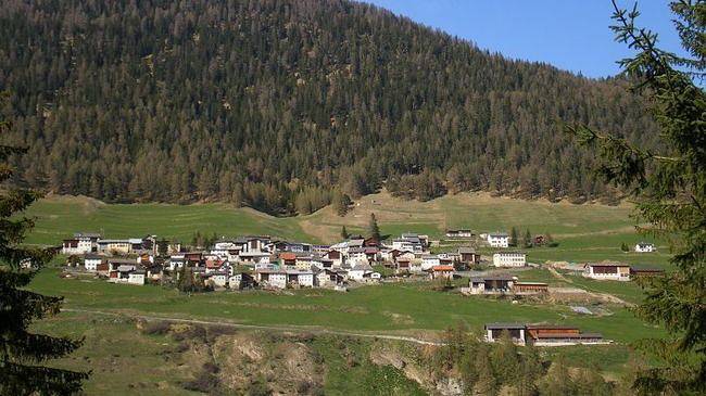 Hotel Pension Arina - Double room with c/w water sink, shared shower/shared toilet in Vnà, Valsot