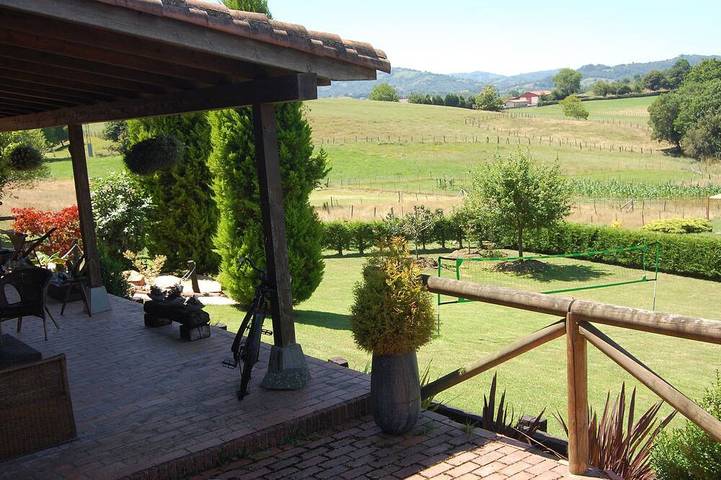 Casa rural para 6 personas, con balcón y jardín en Nava