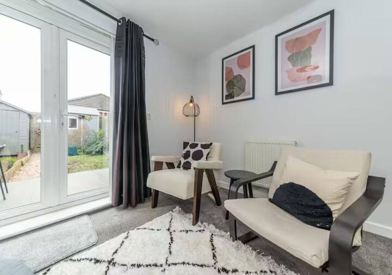 Cosy retreat with outdoor seating - Pass the Keys in Tilehurst, Berkshire