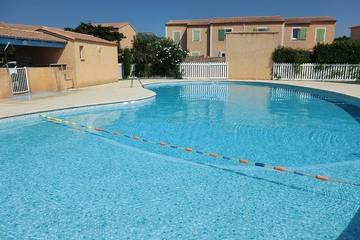 Location de vacances pour 5 personnes, avec terrasse ainsi que piscine et jardin à Eyguières