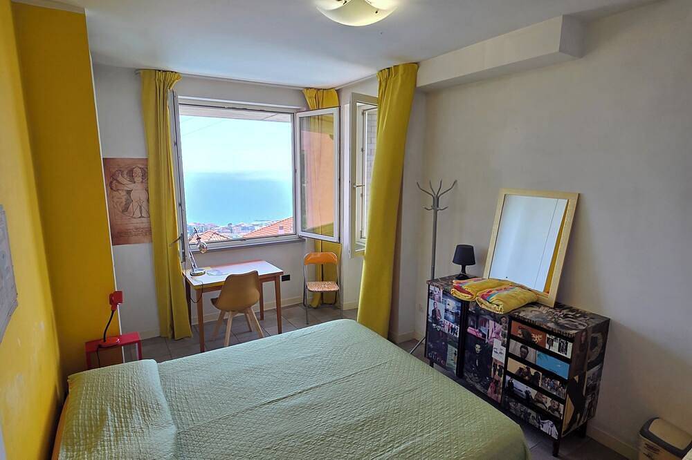 Spacious Villa in Varazze with Pool and Jacuzzi Panoramic View in Varazze (Stadt), Varazze