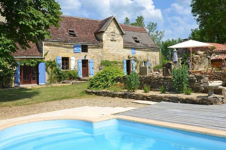 Gîte pour 8 personnes, avec jardin à Puylagarde