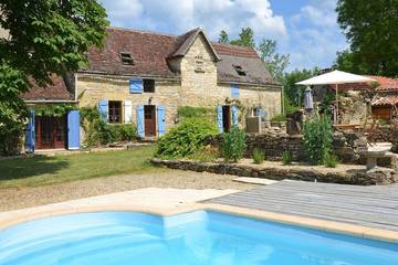 Agriturismo pour 8 personnes, avec jardin à Puylagarde