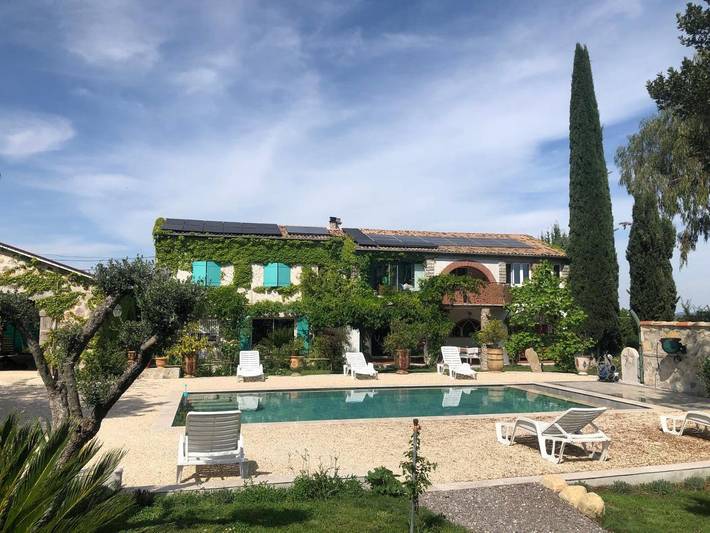 Maison d’hôte pour 3 personnes, avec Terrasse et Jardin ainsi que Piscine et Vue