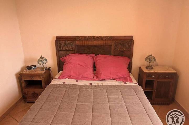 Location de vacances pour 6 personnes, avec jardin à Chambost-Longessaigne - 3