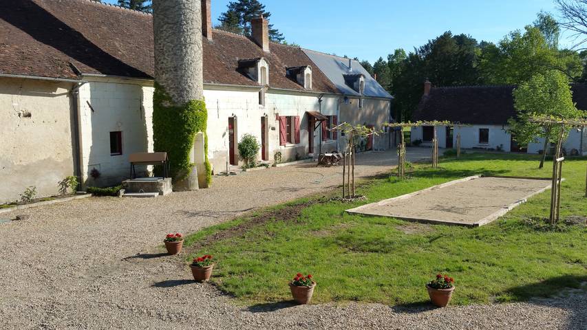 Gîte pour 12 personnes, avec piscine, adapté aux familles à Céré-la-Ronde