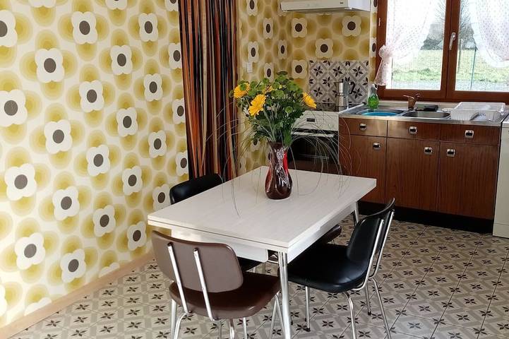 Location de vacances pour 6 personnes, avec terrasse et jardin à Mondrepuis