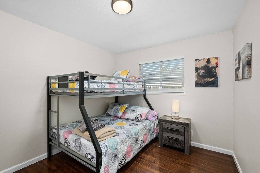 Pristine Upgraded 3B/2Bth w Easy Access to in Fresno, Fresno County