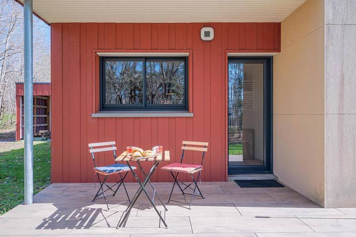 Location de vacances pour 2 personnes, avec vue ainsi que terrasse et jardin à Guécélard