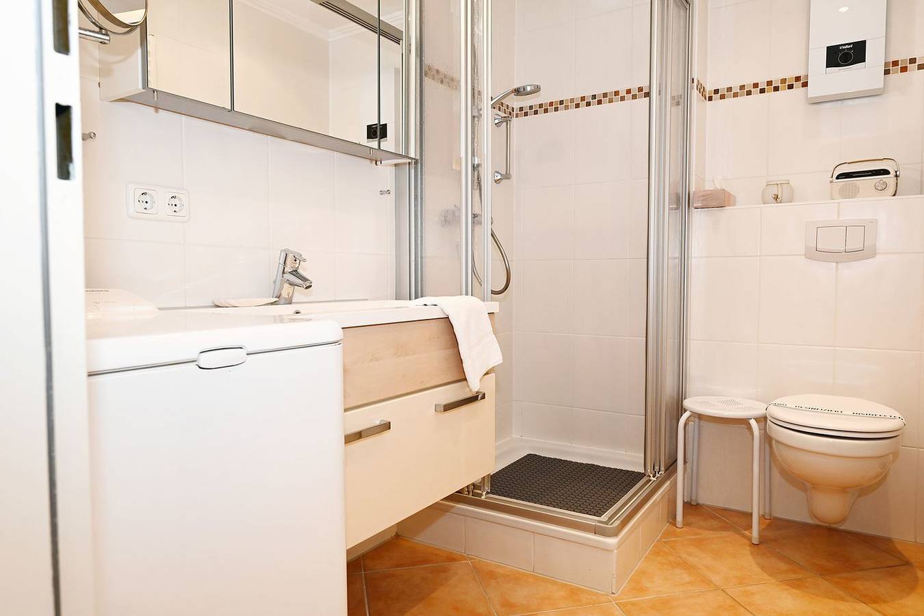 Ganze Wohnung, Ferienwohnung Ostdeich Stübchen: Balkon & Strand nah in Hafen Büsum, Büsum