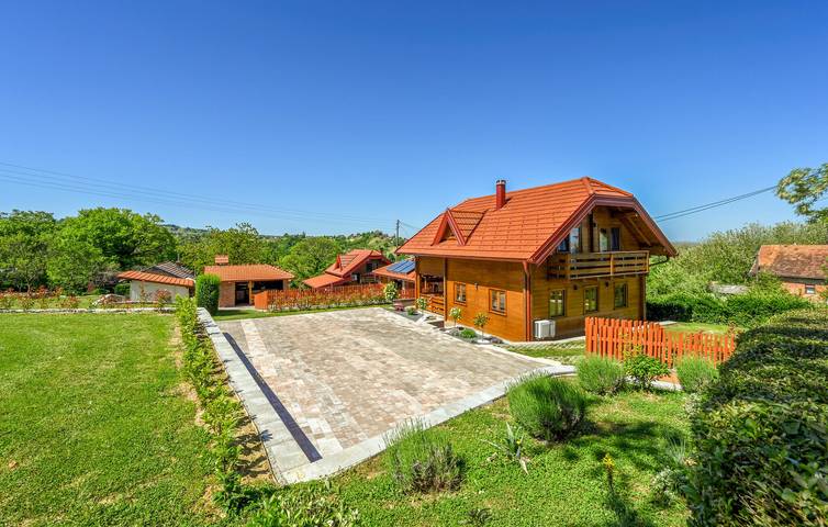 Ferienhaus für 8 Personen, mit Pool und Ausblick sowie Sauna und Garten