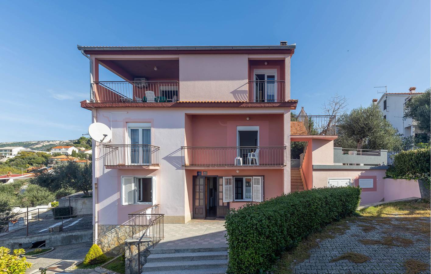 Ganze Ferienwohnung, Gemütliche 1-Zimmer-Wohnung mit Terrasse, in Strandnähe und mit Parkplatz in Banjol, Rab