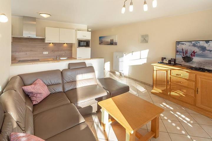 Ganze Wohnung, Familien-Ferienwohnung mit tollem Erker und sonnigem Balkon in Strandnähe in Binz, Rügen