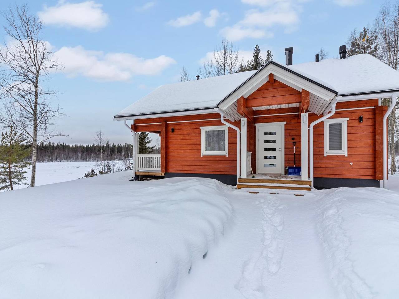 Huvila tornionjoen rannalla in Lappland