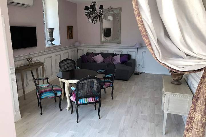 Gîte pour 4 personnes, avec terrasse ainsi que piscine et jardin à Azay-le-Rideau