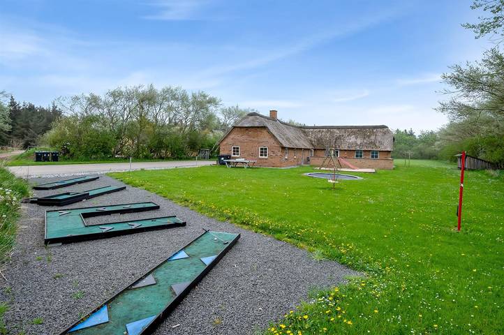 Ferienhaus für 12 Personen, mit Whirlpool und Terrasse sowie Sauna, mit Haustier in Vedersø Klit