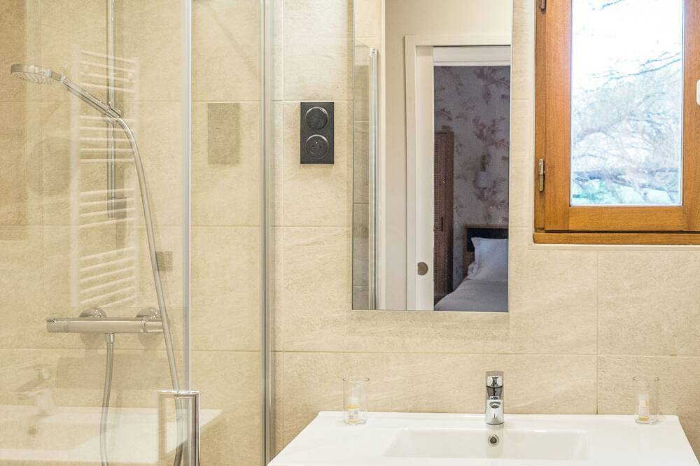 Cottage Premium 2 Personnes : Luxe et Intimité au Cœur de la Nature in Saint-Quentin-en-Tourmont, Région d'Abbeville