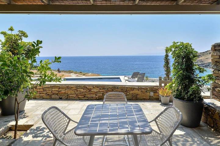 Villa for 2 people, with terrace and pool in Tinos