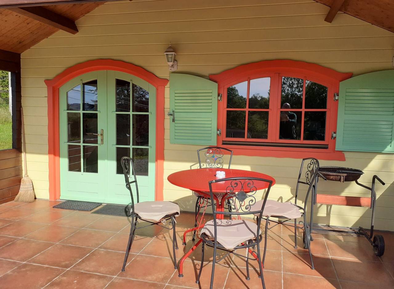 Gîte Les Maisons Bois in Saint-Jean-de-Trézy, Région d'Autun