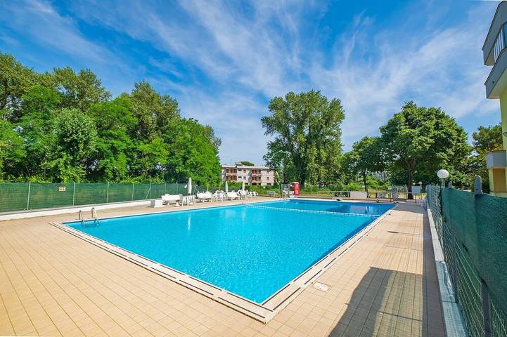 Ferienwohnung für 4 Personen, mit Garten und Balkon sowie Pool