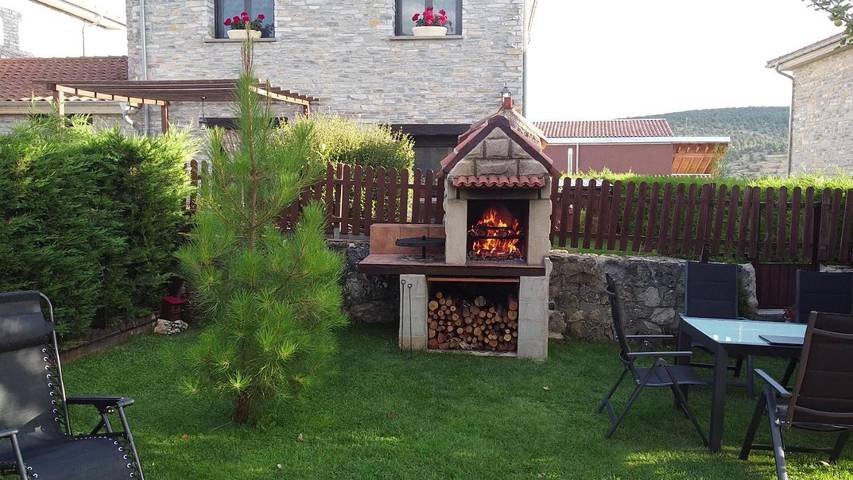 Casa rural para 12 personas, con terraza además de jardín y vistas, Se admiten mascotas en Sierra de la Demanda - 3