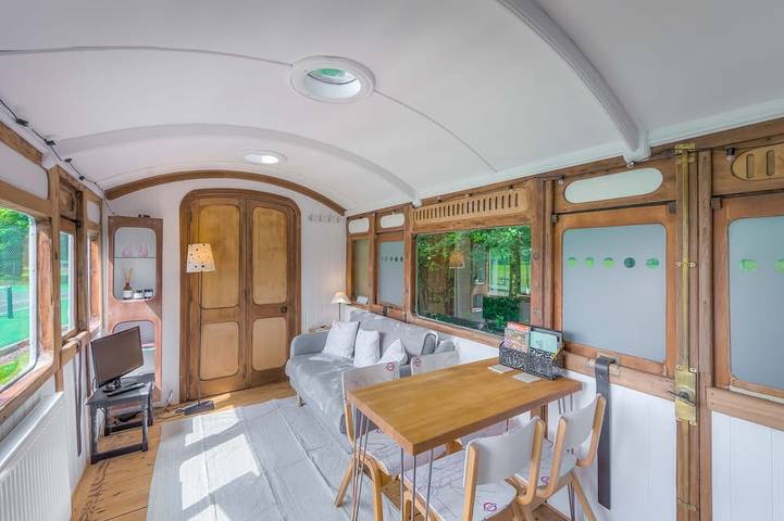 Glamping for 4 people, with garden in South Downs