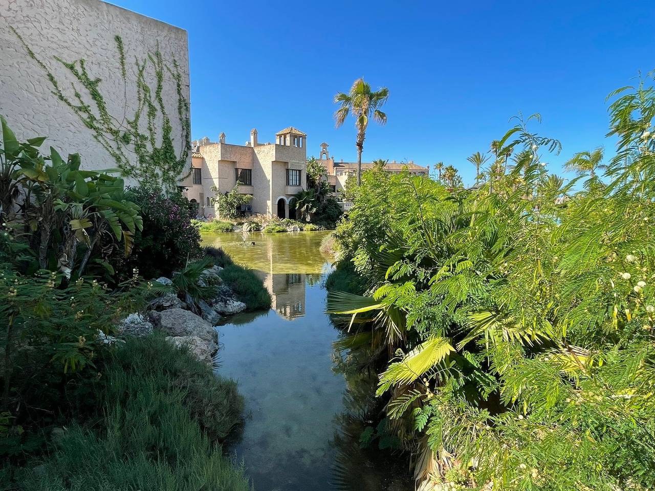 Ferienhaus 'Magnificent Bungalow 2 Floors 110' mit Seeblick, Gemeinschaftspool & privater Terrasse in San Fernando, Costa de la Luz