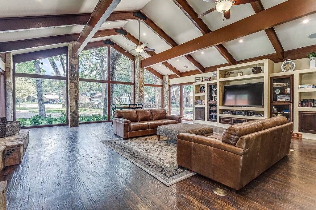 Beautiful Spacious Home with Private Pool and Hot Tub Easy Trip from Airport in Irving, Dallas County