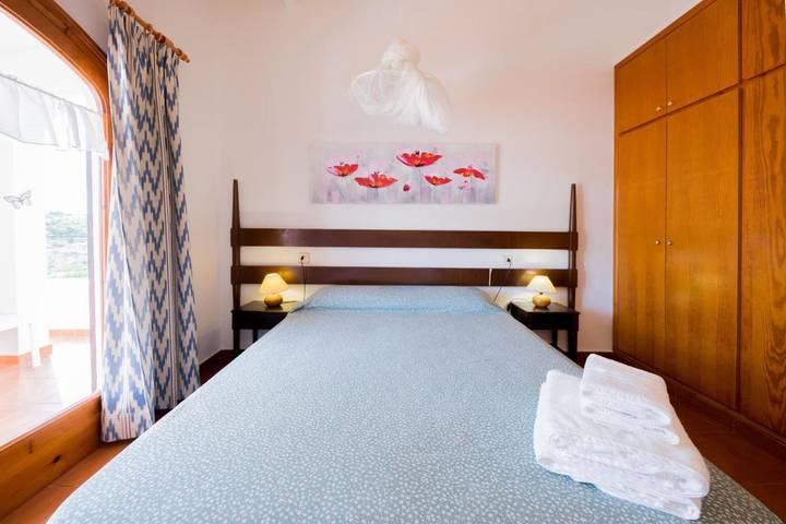 Location de vacances pour 6 personnes, avec piscine et jardin à Cala Morell - 4