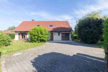 Gîte pour 6 personnes, avec jardin et terrasse à Pierre-de-Bresse