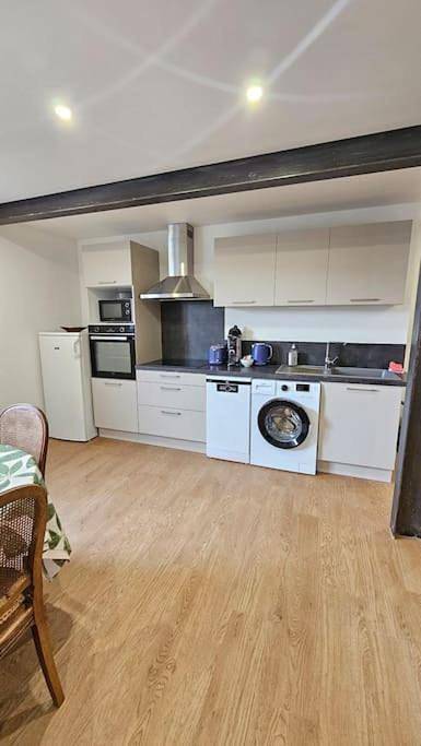 Appartement entier, Two-Bedroom Apartment in Ceyrat, Parc naturel régional des Volcans d'Auvergne