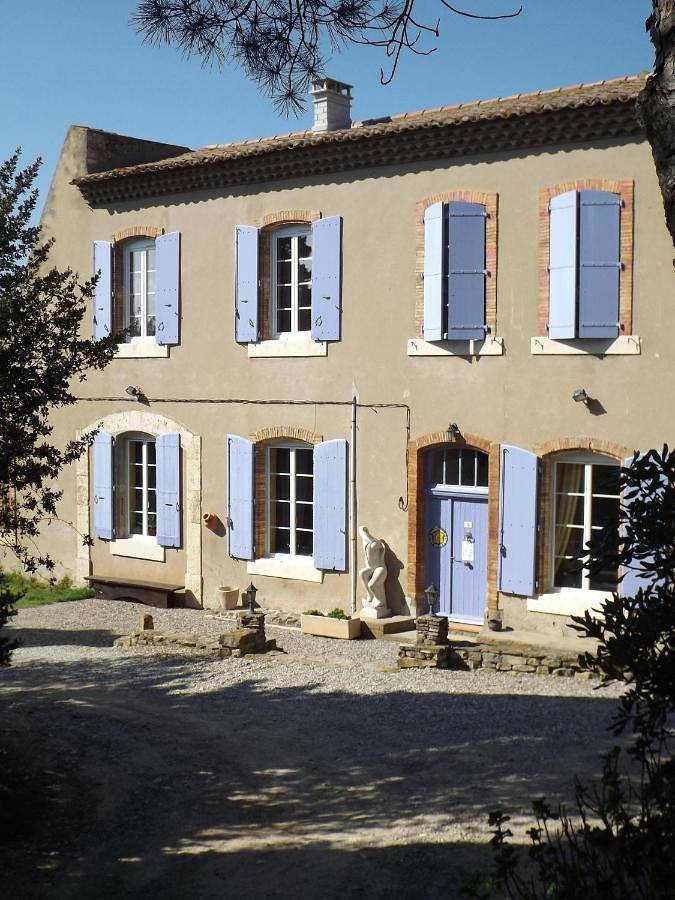 Cottage pour 2 personnes, avec vue et sauna ainsi que piscine et jardin à Moux