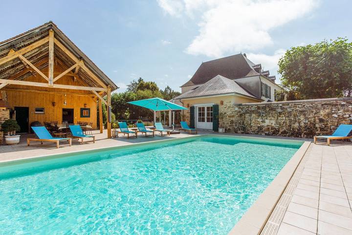 Villa pour 14 personnes, avec terrasse ainsi que piscine et jardin au Pays basque - 2