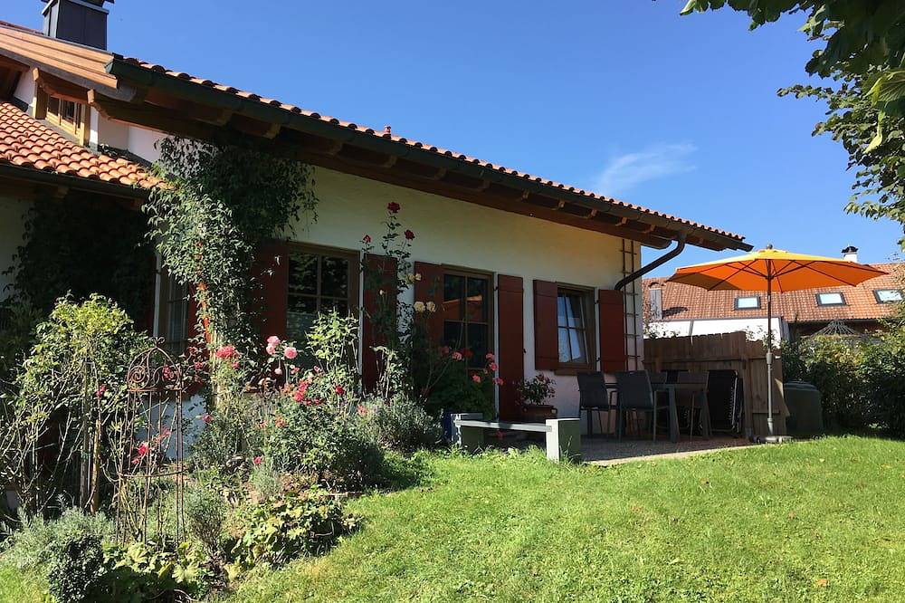 Ganze Wohnung, Schöne Fewo mit Terrasse und Alpenblickab 3 Pers. 2 Schlafzi + 2 Bäder/Wc in Eglofs, Argenbühl